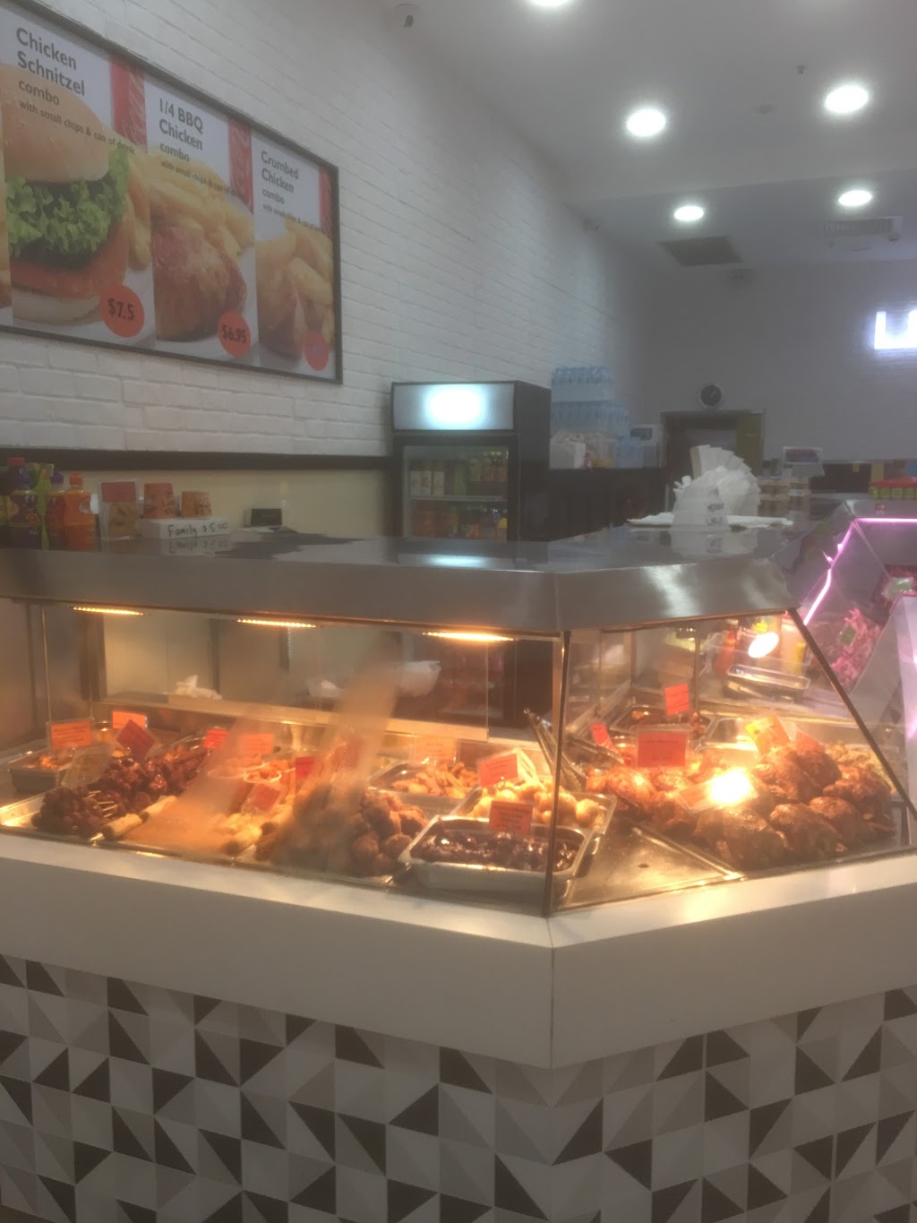 Lilys Chicken | meal takeaway | 2 Sentry Dr, Stanhope Gardens NSW 2768, Australia | 0286784102 OR +61 2 8678 4102