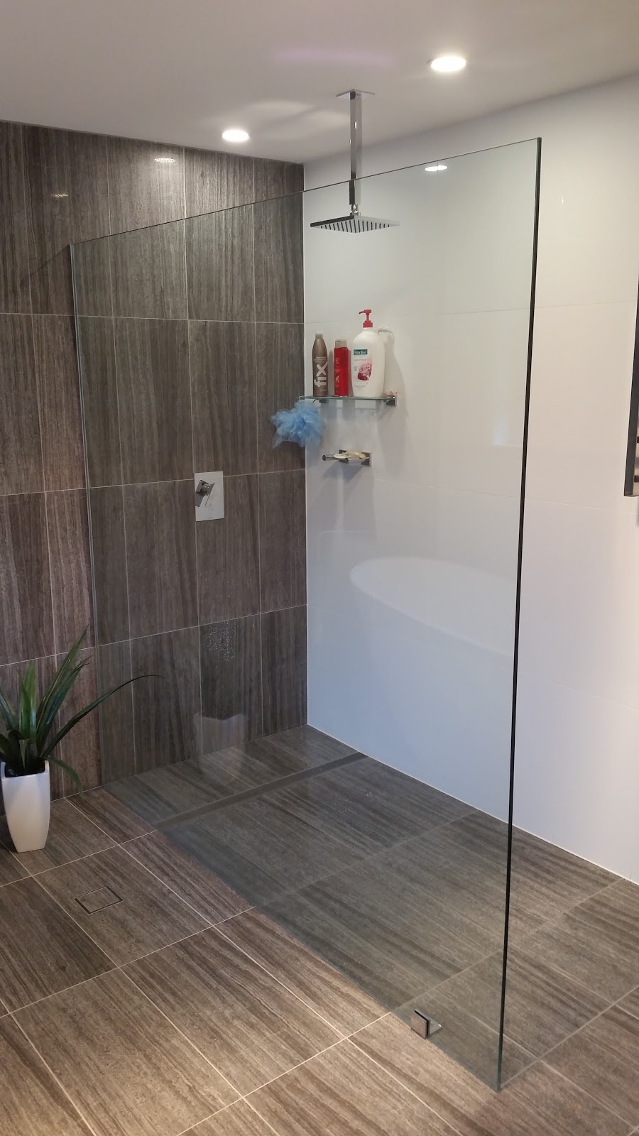 Eastcoast Shower Screens and Mirrors | Unit 4, 207 Princes Highway, entry via, Central Ave, South Nowra NSW 2541, Australia | Phone: (02) 4421 0670