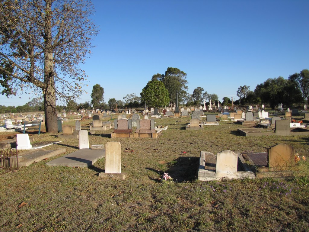 St George Cemetery | cemetery | 12069 Carnarvon Hwy, St George QLD 4487, Australia