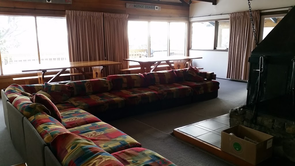 Tallawarra Ski Club | lodging | 6 Dargo Ct, Hotham Heights VIC 3741, Australia | 0357593650 OR +61 3 5759 3650