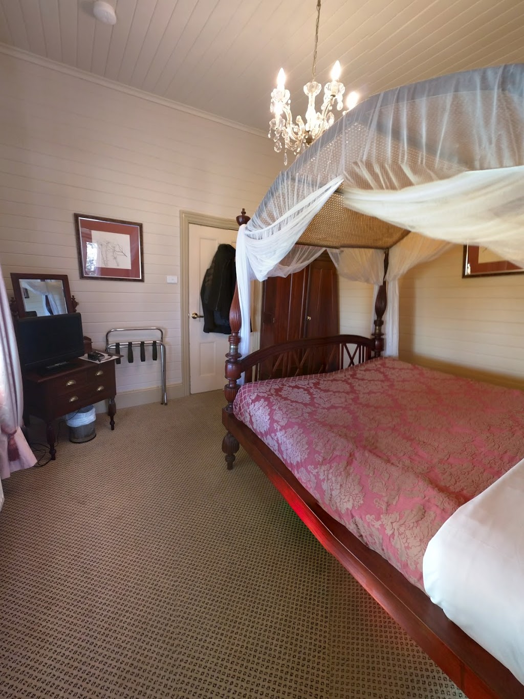Lurline House | lodging | 122 Lurline St, Katoomba NSW 2780, Australia | 0247824609 OR +61 2 4782 4609
