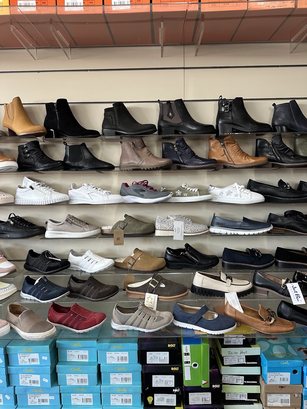 JC Footwear | 2A Tallarook St, Seymour VIC 3660, Australia | Phone: (03) 5799 1155