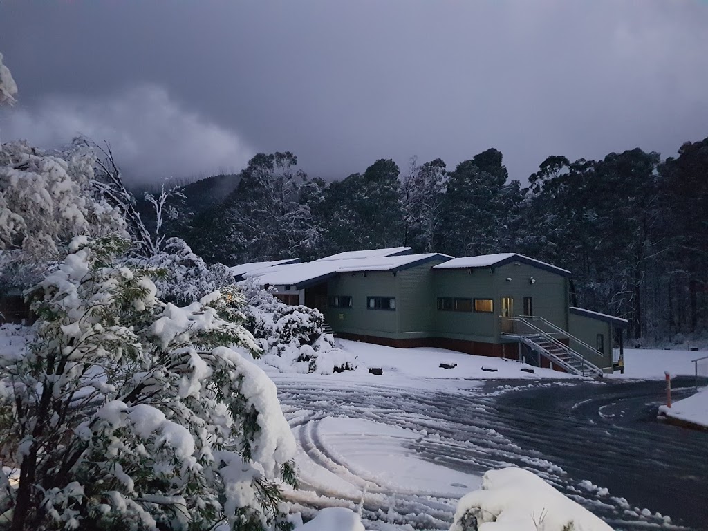 Howmans Gap Alpine Centre | lodging | 2587 Bogong High Plains Rd, Falls Creek VIC 3699, Australia | 0357583228 OR +61 3 5758 3228