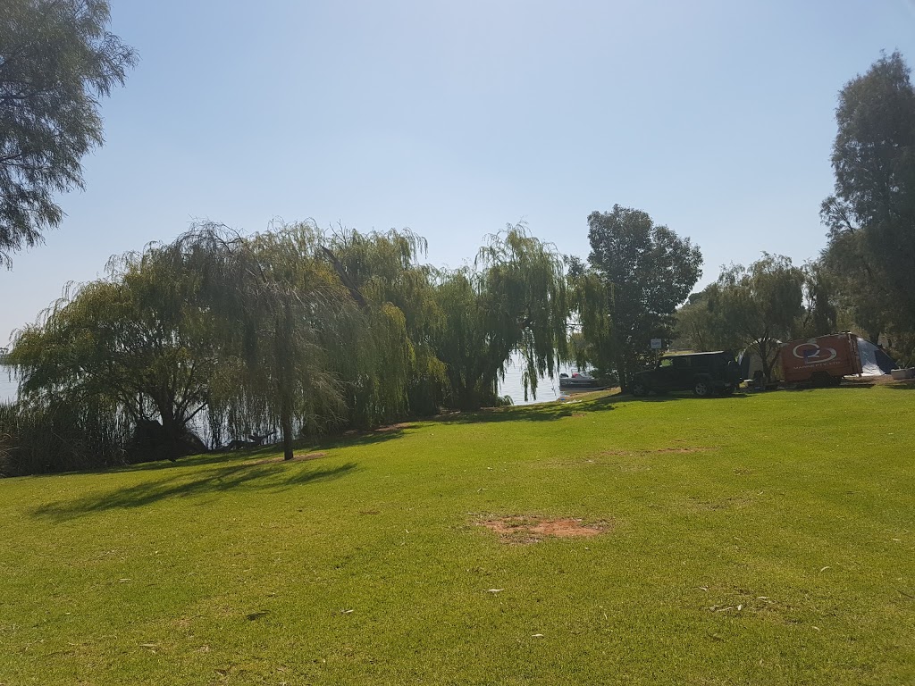 Lake Cullulleraine Holiday Park | campground | 5302 Sturt Hwy, Cullulleraine VIC 3496, Australia | 0350282226 OR +61 3 5028 2226
