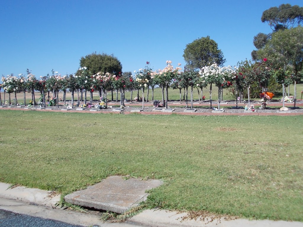 Deniliquin Lawn Cemetery | Cemetery Rd, Deniliquin NSW 2710, Australia