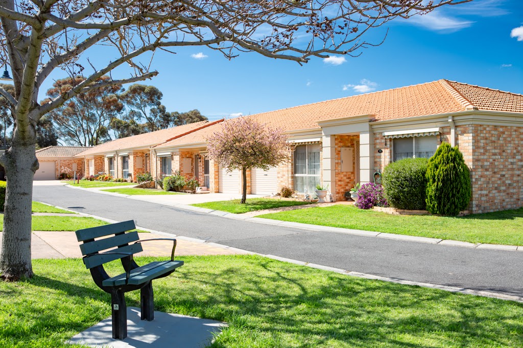 Keilor Retirement Village Centennial Living | health | 868 Old Calder Hwy, Keilor VIC 3036, Australia | 1300098000 OR +61 1300 098 000