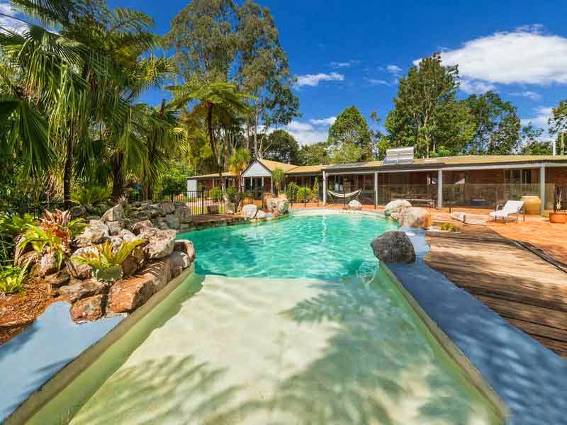 McCarthy Lake House| Maleny Accommodation | House to rent | Room | lodging | 69 McCarthy Rd, Maleny QLD 4552, Australia | 0400771143 OR +61 400 771 143