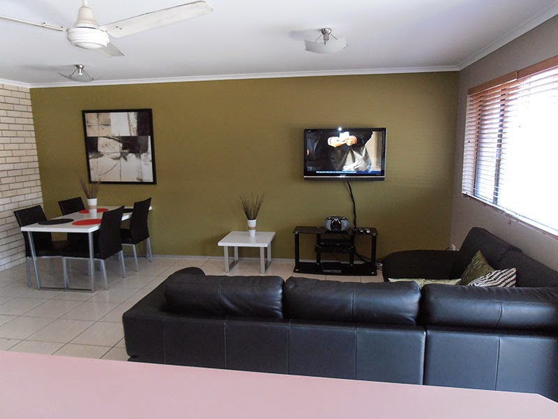 Beachside Court Holiday Apartments | 33A Burgess St, Kings Beach QLD 4551, Australia | Phone: (07) 5491 7454