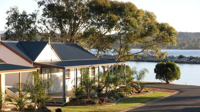 Coachhouse Marina Resort - Batemans Bay | 49 Beach Rd, Batemans Bay NSW 2536, Australia | Phone: (02) 4472 4392