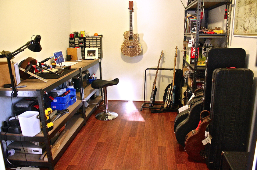 Central Coast Guitars | electronics store | 19A Pinetop Ave, Narara NSW 2250, Australia | 0435839982 OR +61 435 839 982