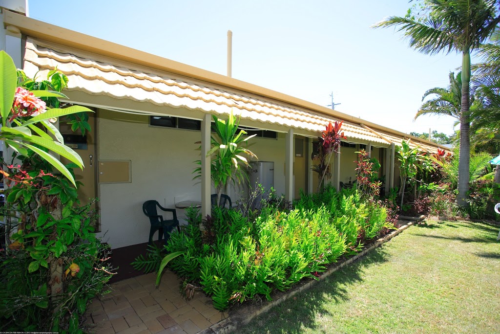Coral Villa Motel | lodging | 56 Takalvan St, Svensson Heights QLD 4670, Australia | 0741524999 OR +61 7 4152 4999