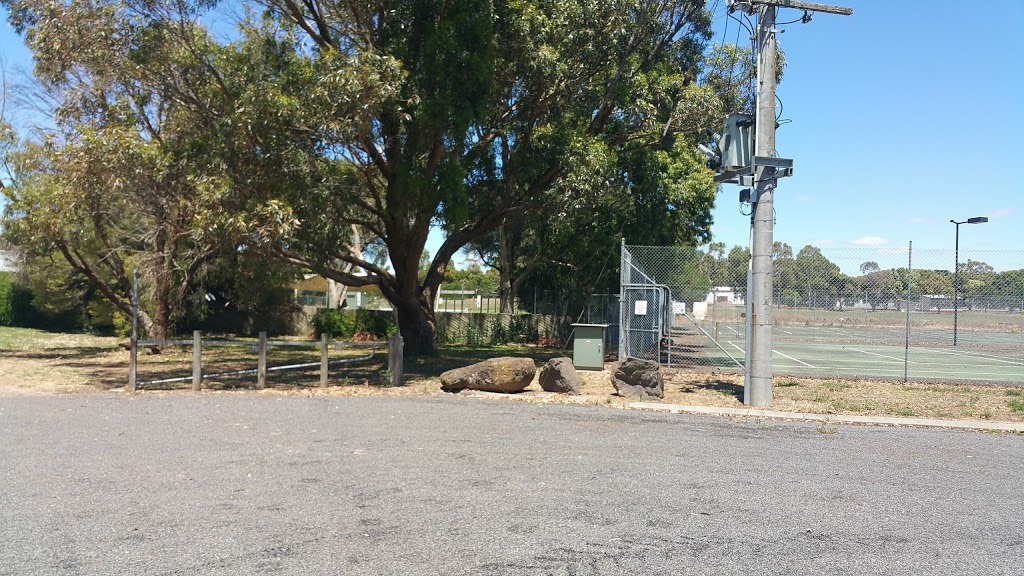 Lake Bolac Swimming Pool, Peter ORorke Memorial Swimming Pool | Lake Bolac Complex Rd, Lake Bolac VIC 3351, Australia | Phone: (03) 5352 1064