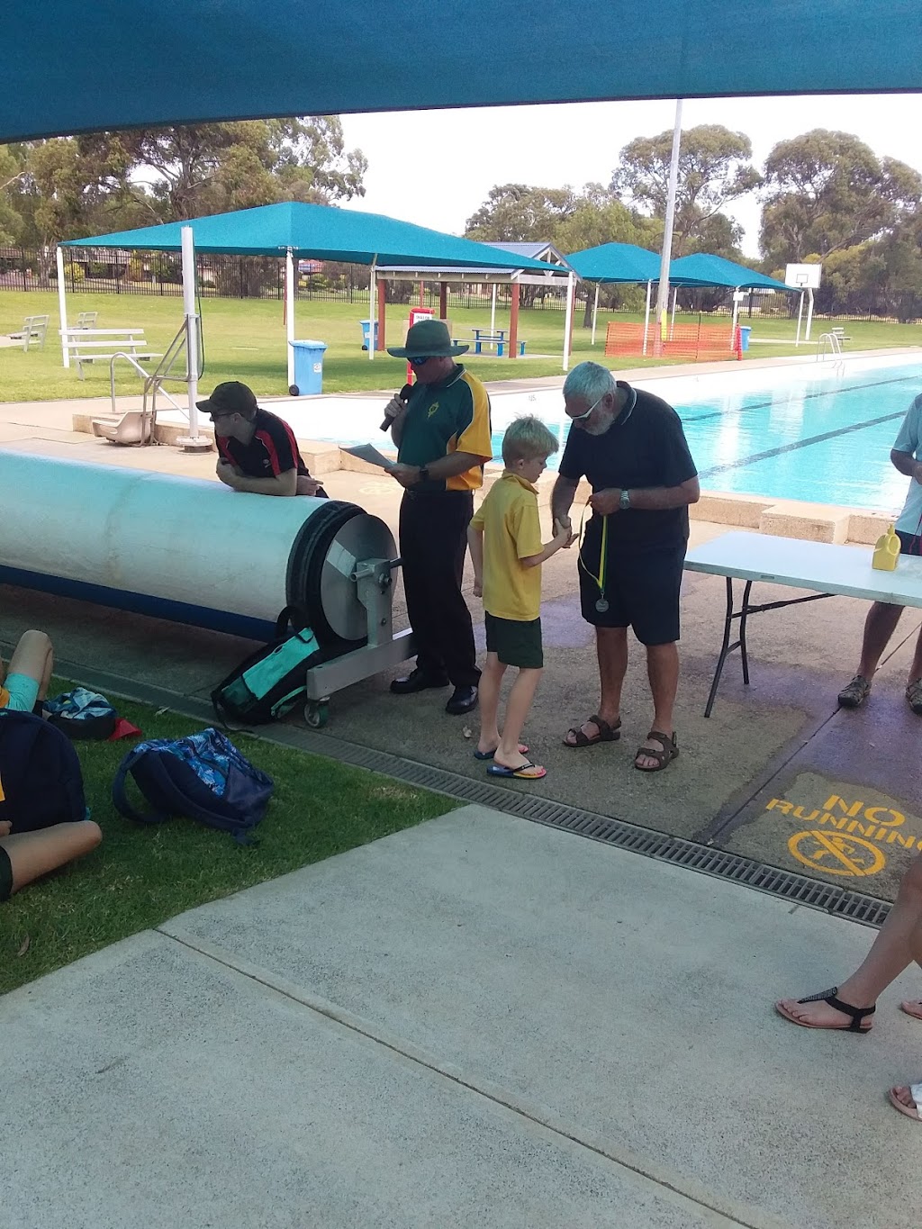 Dr Peter Topham Memorial Swimming Pool | 36 Hinge Rd, Harvey WA 6220, Australia | Phone: (08) 9729 1711