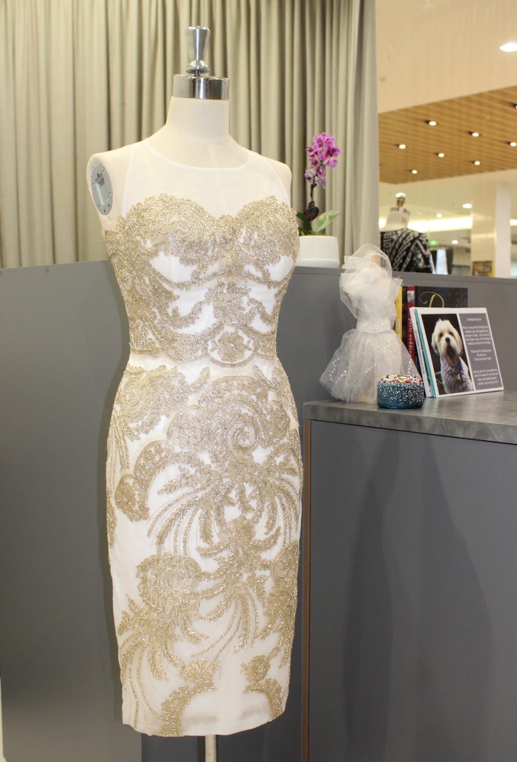 Tailor To Clothing Alterations | Shopping Center, Waverley Gardens, Shop 140/271 Police Rd, Mulgrave VIC 3170, Australia | Phone: (03) 9546 4499