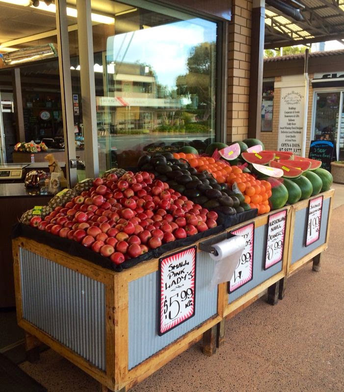 Paradise Point Fruit Market | 2/1 Grice Ave, Paradise Point QLD 4216, Australia | Phone: (07) 5577 3937