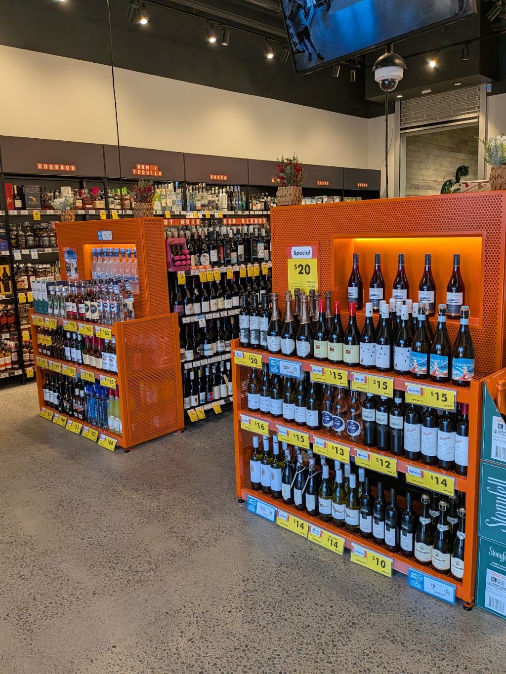 BWS Calderwood | 25 Escarpment Dr, Calderwood NSW 2527, Australia | Phone: (02) 4232 6411