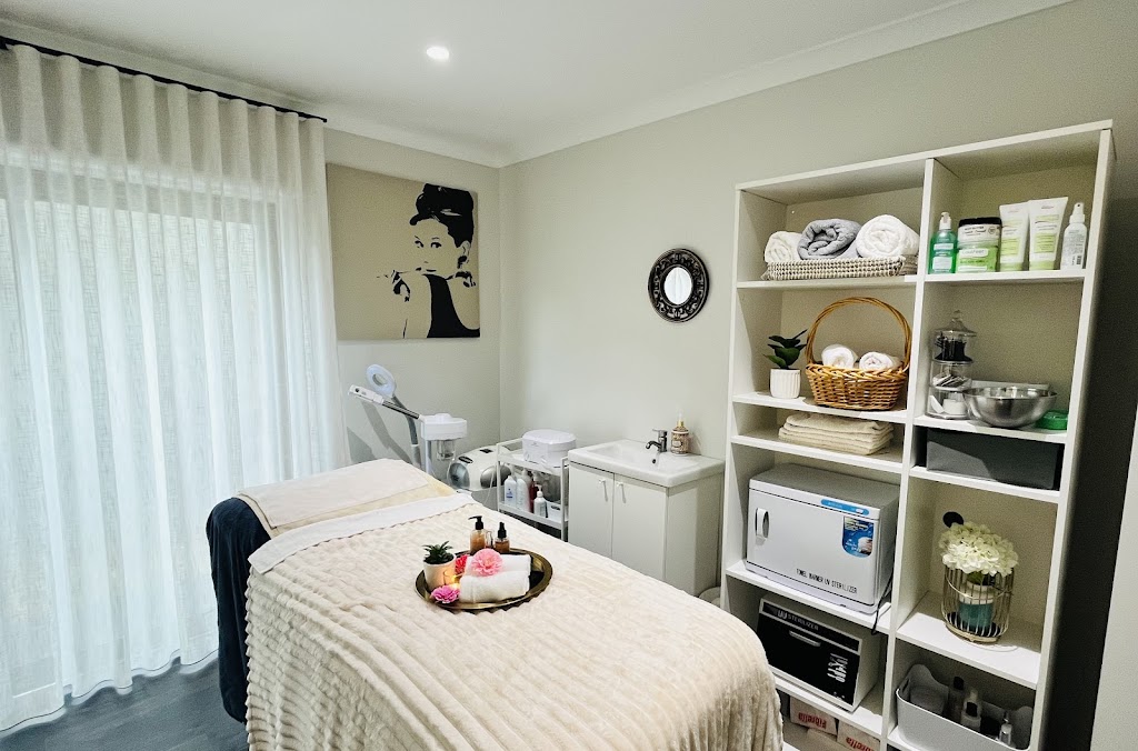 Glow Beauty Lounge Studio | 13 Palmetto Ave, Clyde North VIC 3978, Australia | Phone: 0490 519 216