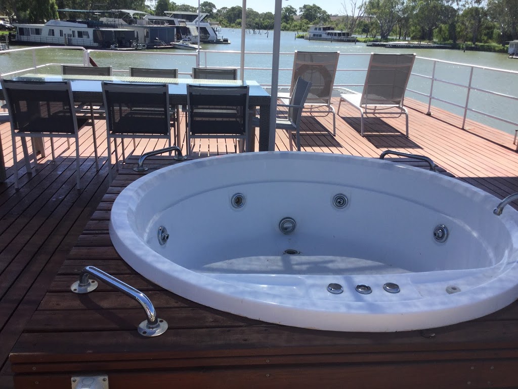 Galaxy Houseboat | Lot 60/100 Roper Rd, Murray Bridge SA 5253, Australia | Phone: 0409 821 290