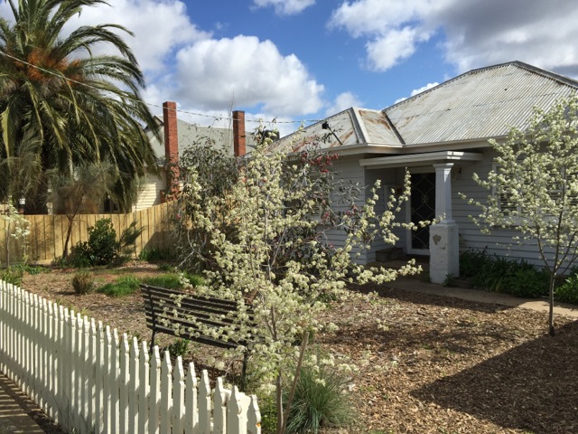 The White House | lodging | 37 William St, Castlemaine VIC 3450, Australia | 0354723714 OR +61 3 5472 3714
