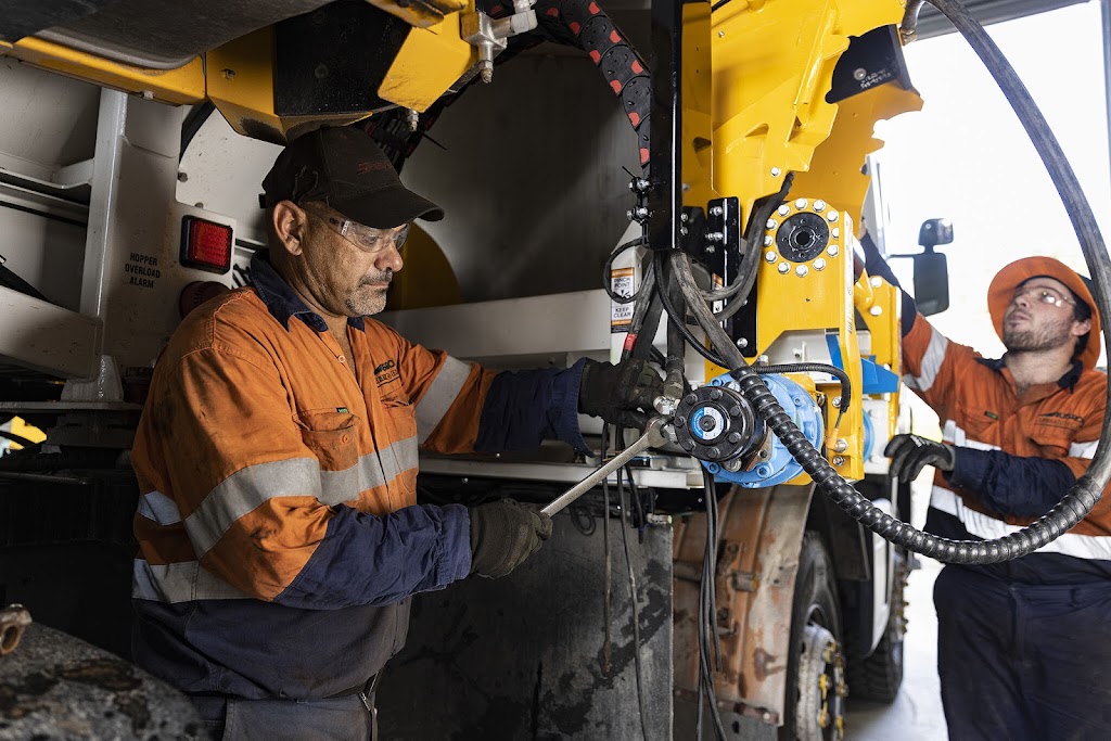 Ausroad Plant Maintenance | 31-33 Oneill St, Moranbah QLD 4744, Australia | Phone: (07) 3216 7058