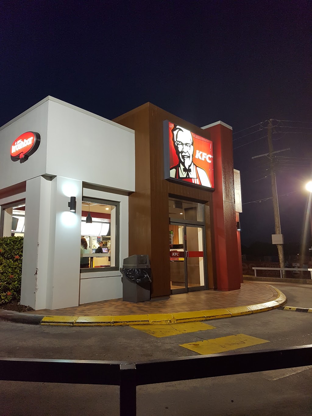 KFC Kedron | restaurant | 338 Gympie Road Corner, Strathmore St, Kedron QLD 4031, Australia | 0733594111 OR +61 7 3359 4111