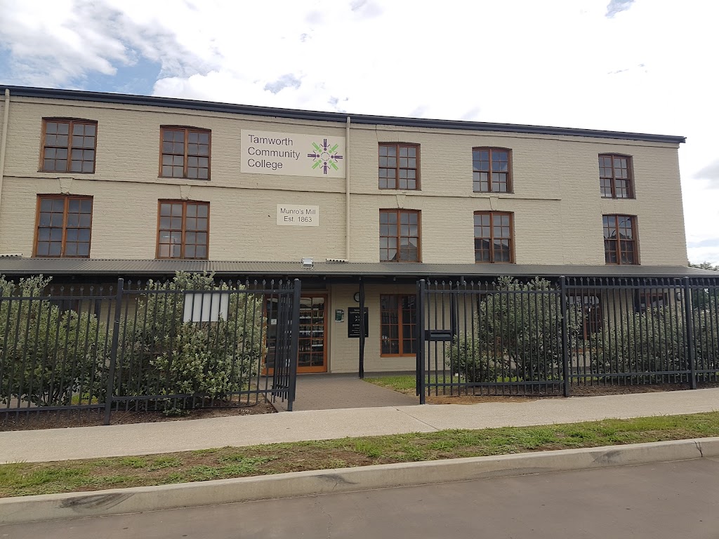 Tamworth Community College | university | 175 Peel St, North Tamworth NSW 2340, Australia | 0267630630 OR +61 2 6763 0630
