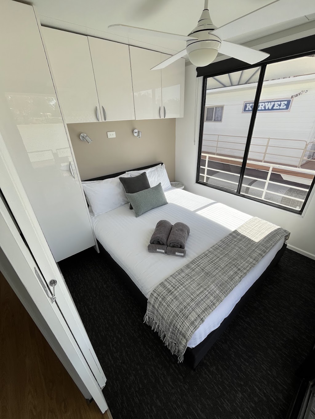 Kodari Houseboats | 57 Oval Rd, Morgan SA 5320, Australia | Phone: 0439 439 225