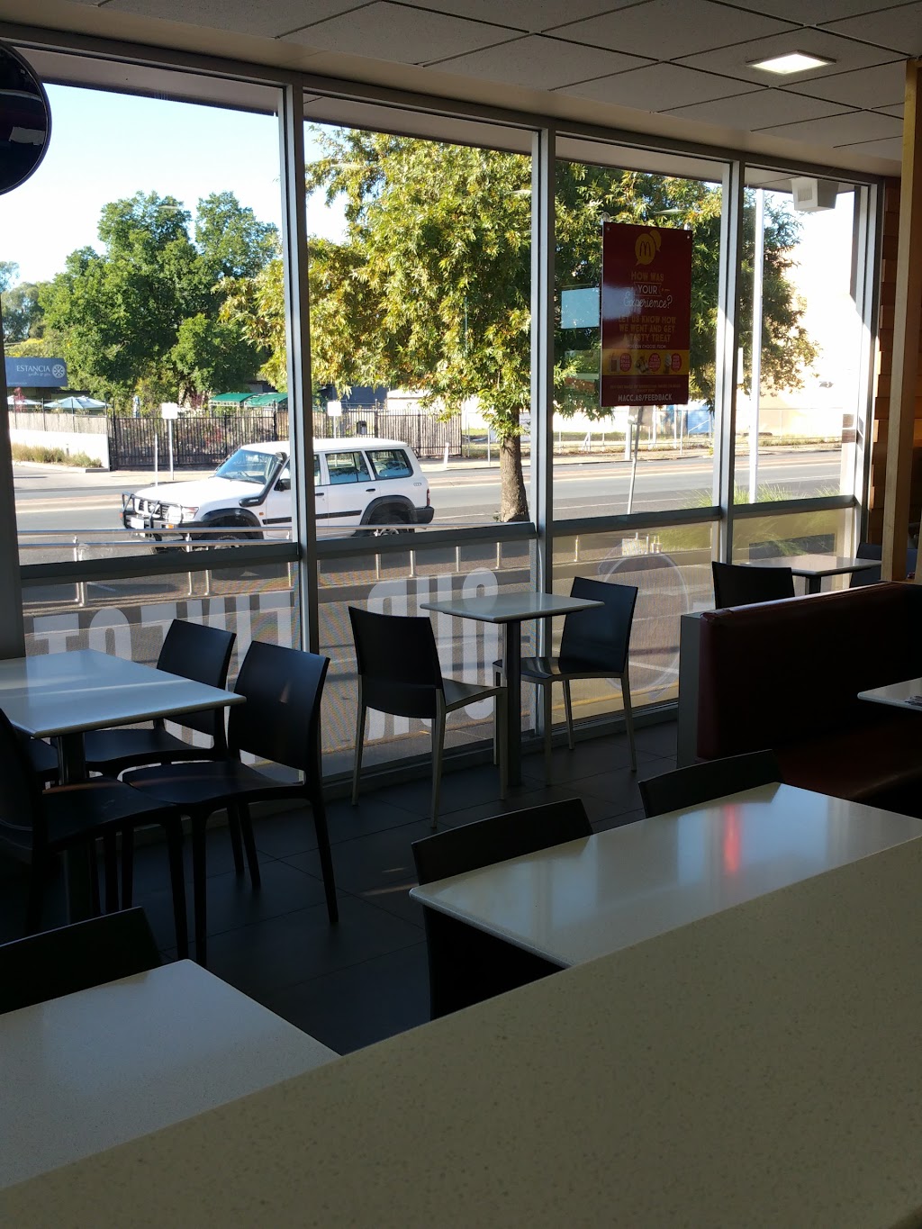 McDonalds Benalla | meal takeaway | 127/129 Bridge St E, Benalla VIC 3672, Australia | 0357623605 OR +61 3 5762 3605