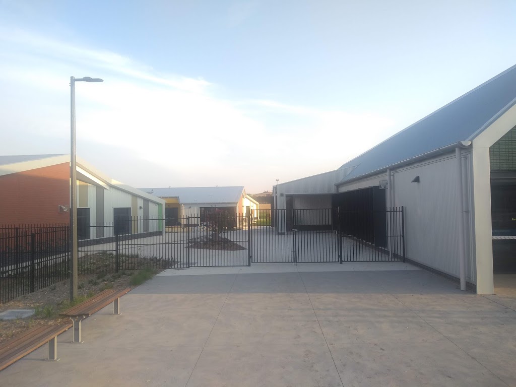 Aitken Hill Primary School | school | 2 Rhyolite drive, Craigieburn VIC 3064, Australia | 0383771000 OR +61 3 8377 1000