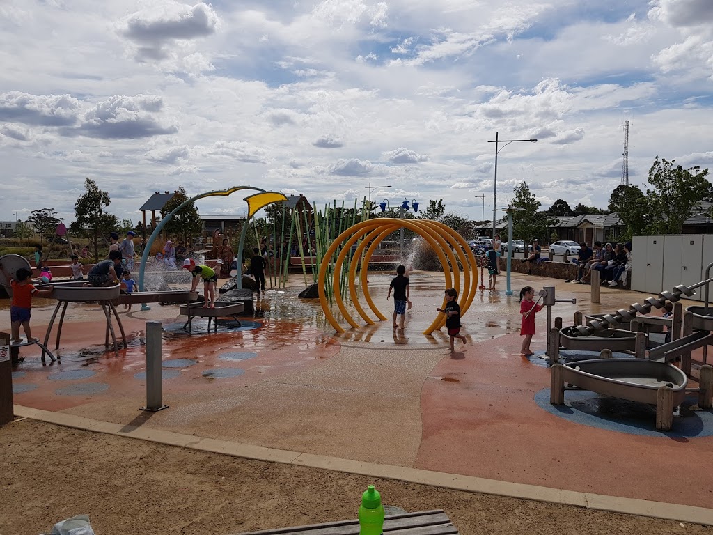 Riverwalk Village Park | amusement park | Newmarket Rd, Werribee VIC 3030, Australia | 0383173478 OR +61 3 8317 3478