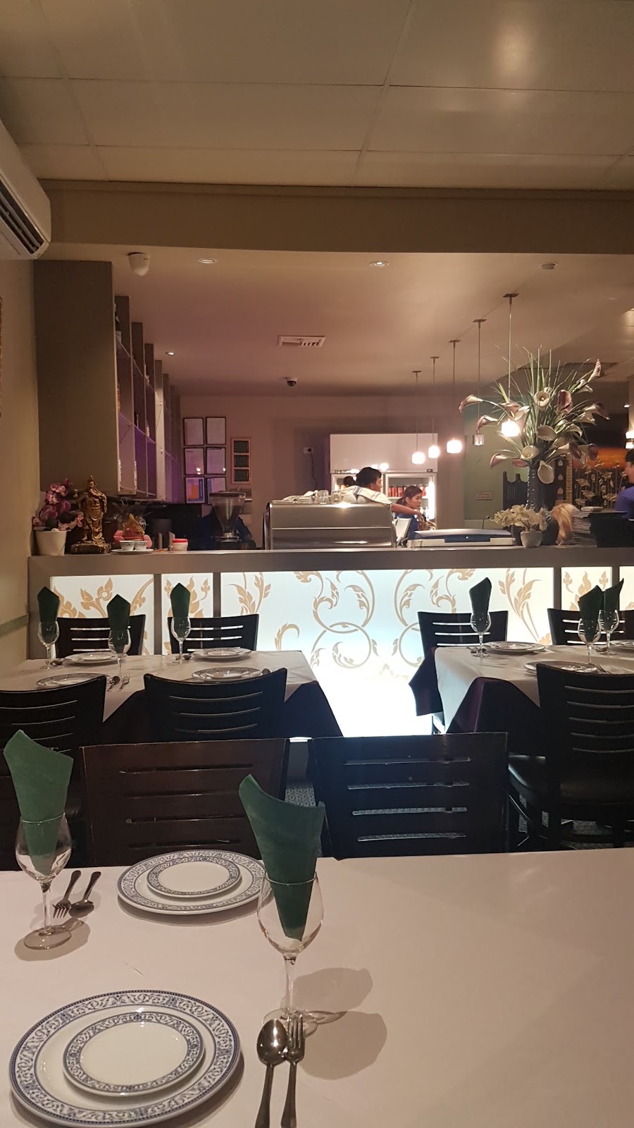 Fresh Chilli Thai Restaurant (Laverton) | restaurant | 1/1-5 Aviation Rd, Laverton VIC 3028, Australia | 0393693796 OR +61 3 9369 3796