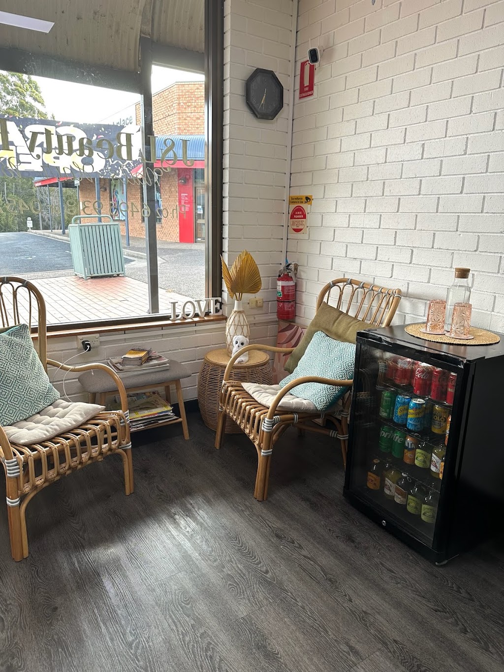 J&L Beauty House Nails-Hair-Beauty | 13 Tura Beach Dr, Tura Beach NSW 2548, Australia | Phone: 0457 701 628
