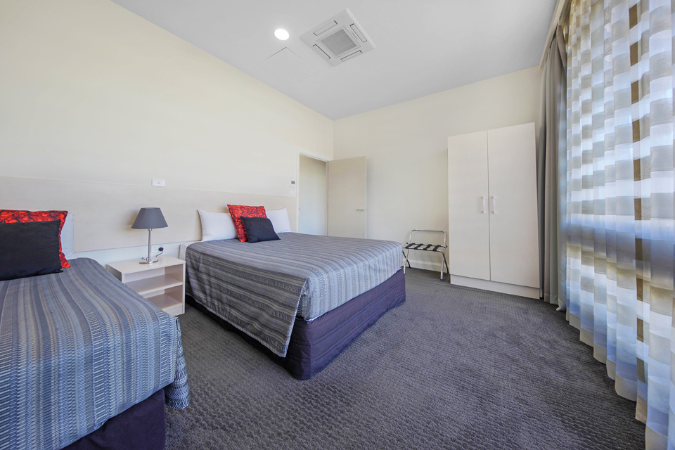 Belconnen Way Hotel & Serviced Apartments | 77 Belconnen Way, Hawker ACT 2614, Australia | Phone: (02) 6254 2222