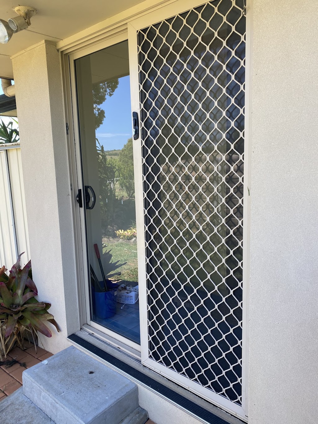 David Roberts Expert Window Cleaning | 20 Stevenson St, Goonellabah NSW 2480, Australia | Phone: 0403 703 253