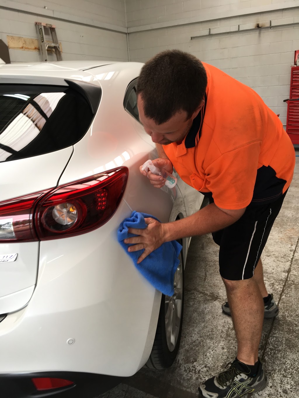 Mossys Headlight Restorations & Car Detailing | car wash | 2/14 Eclipse Dr, Atherton QLD 4883, Australia | 0400927197 OR +61 400 927 197