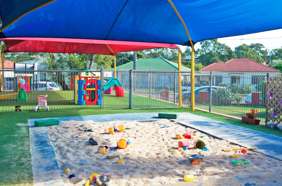 Smithfield Montessori Academy Child Care Centre | school | 71 Oxford St, Smithfield NSW 2164, Australia | 1300000162 OR +61 1300 000 162