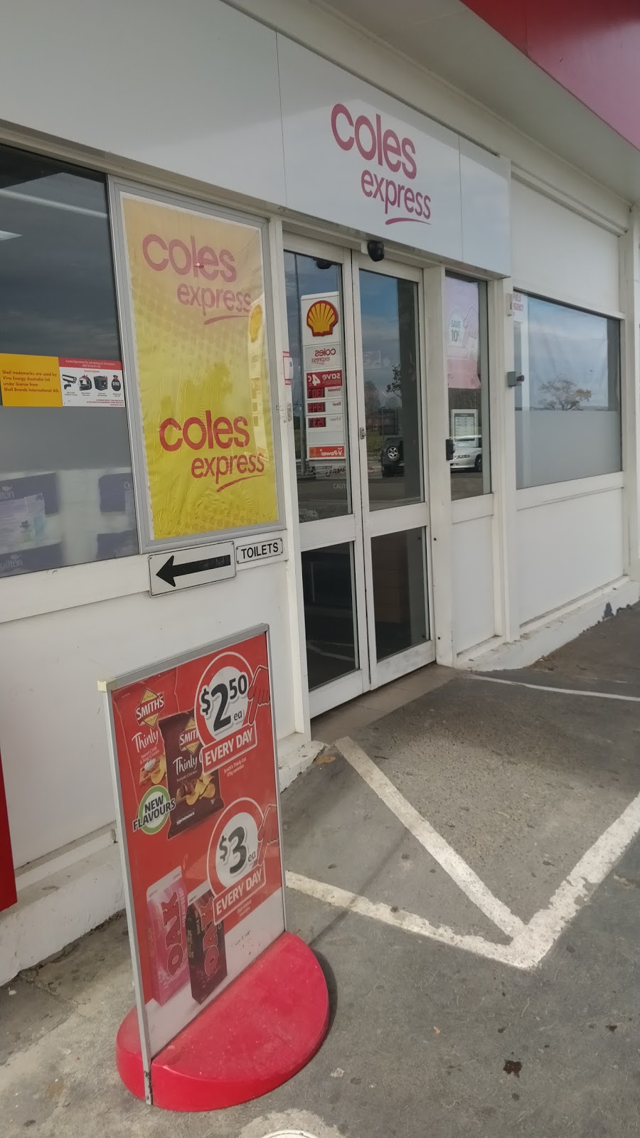 Coles Express | gas station | 165 Smith St, Kempsey NSW 2440, Australia | 0265627238 OR +61 2 6562 7238