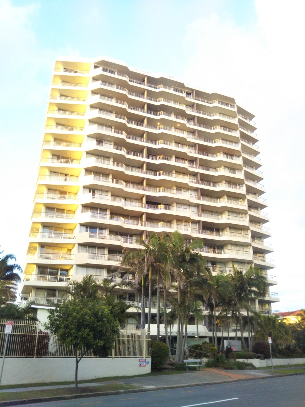 Surfers Beachside Holiday Apartments | 10 Vista St, Surfers Paradise QLD 4217, Australia | Phone: (07) 5570 3000