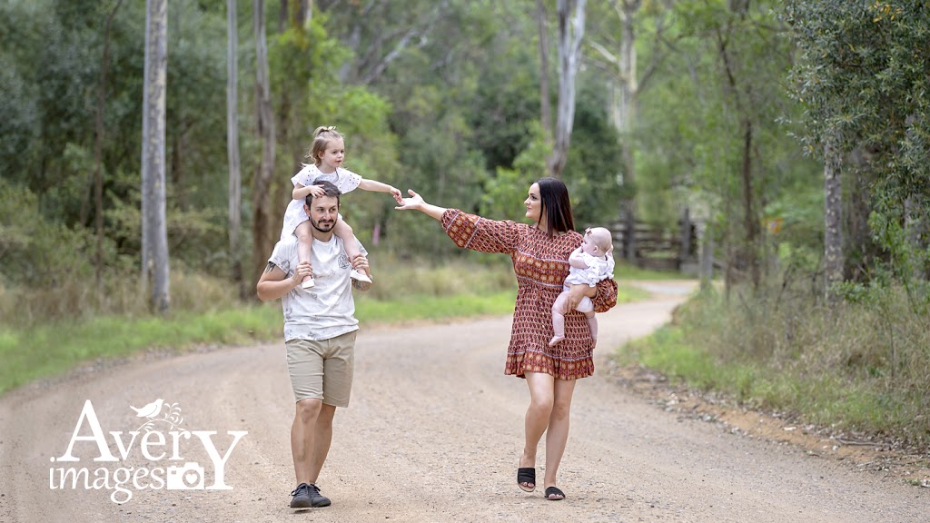 Avery Images - Newborn + Family Photographer | Lindeman Grove, Cessnock NSW 2325, Australia | Phone: 0447 981 066