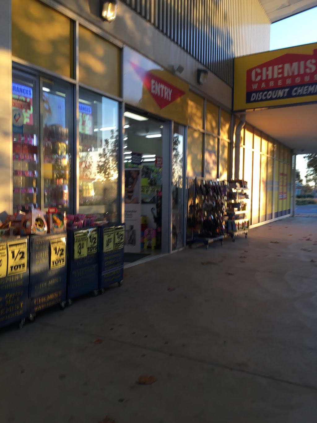 Seaford Meadows Shopping Centre | Grand Blvd & Bitts Rd, Seaford Meadows SA 5169, Australia | Phone: (03) 9831 8966