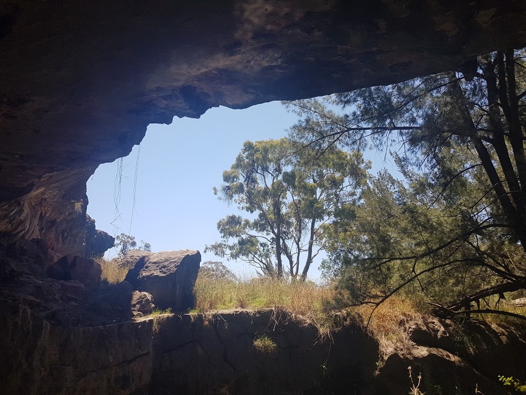 Verandah Cave | tourist attraction | Veranda Cave Walking Track, Borenore NSW 2800, Australia | 0263327640 OR +61 2 6332 7640