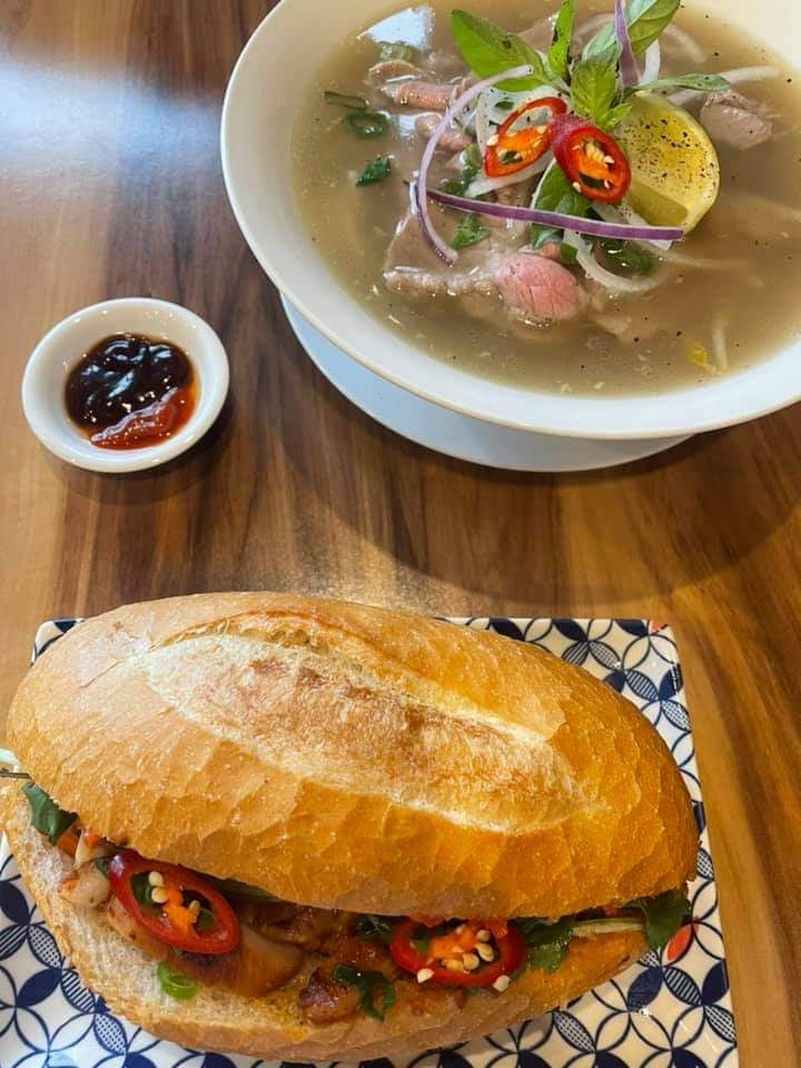 The Viet Riverview | restaurant | 209 Westphalen Dr, Riverview QLD 4303, Australia | 0451308778 OR +61 451 308 778