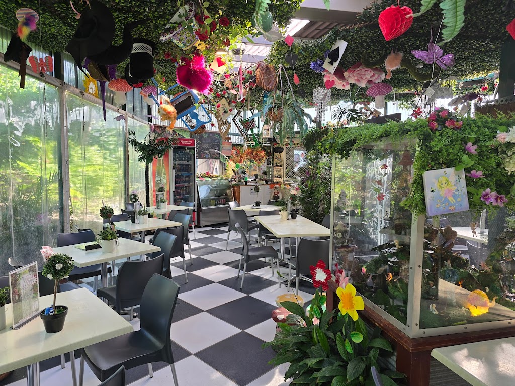 Twisted Wonderland Café | 5 Strouds Rd, Bonville NSW 2450, Australia | Phone: (02) 6653 4766