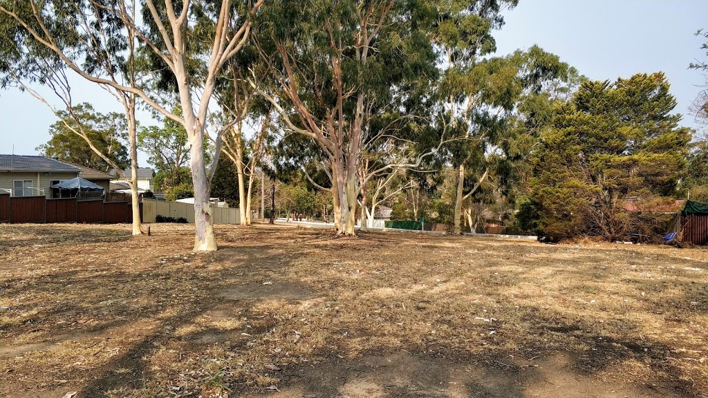 Manooka Greenway | park | Manooka Cres, Bradbury NSW 2560, Australia