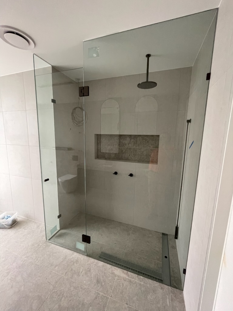 Think Frameless Glassworks | 7 Mitiamo St, Eynesbury VIC 3338, Australia | Phone: 0493 164 619