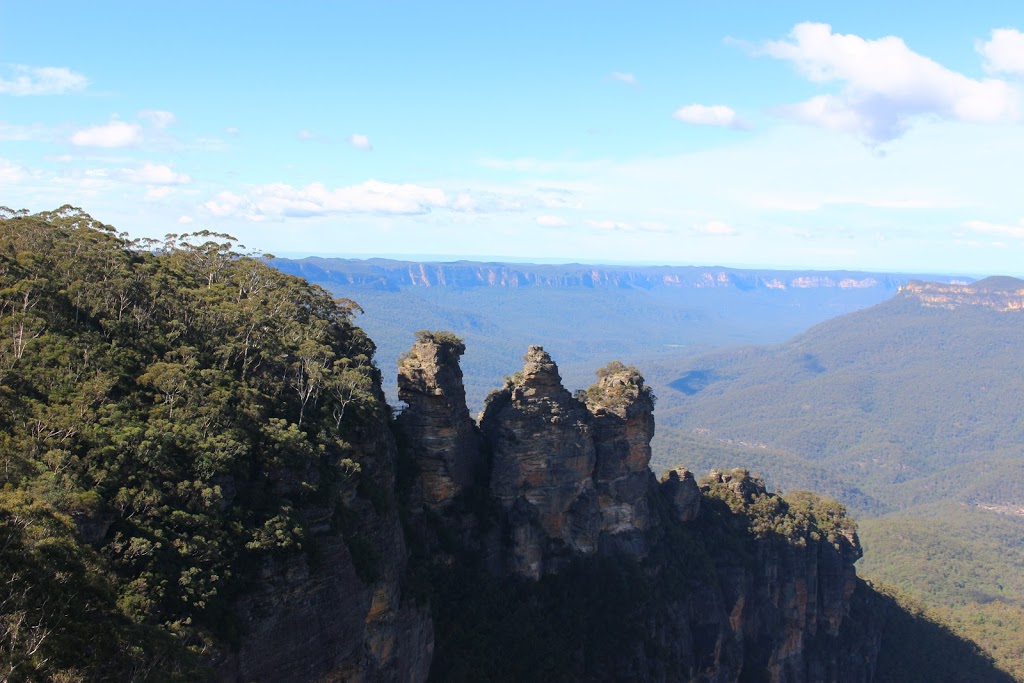 3 Sisters Blue Mountains Cottage | 30 Echo Point Rd, Katoomba NSW 2780, Australia