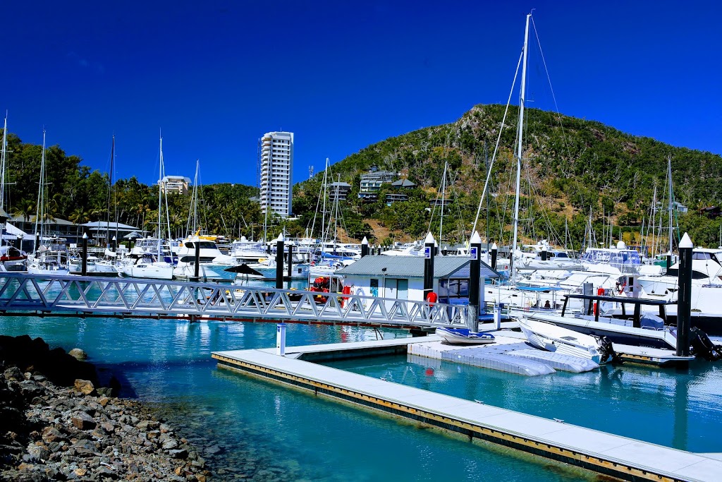 Marina Tavern | 172 Front St, Whitsundays QLD 4803, Australia | Phone: (07) 4946 9999