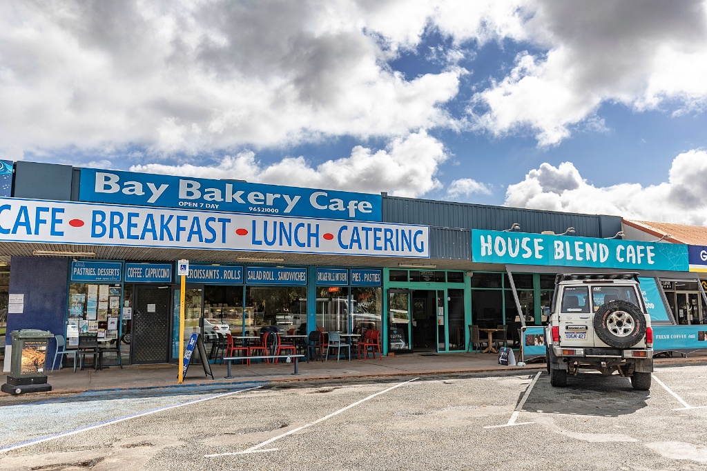 Bay Bakery | bakery | 1/6 Roberts St, Jurien Bay WA 6516, Australia | 0896521000 OR +61 8 9652 1000