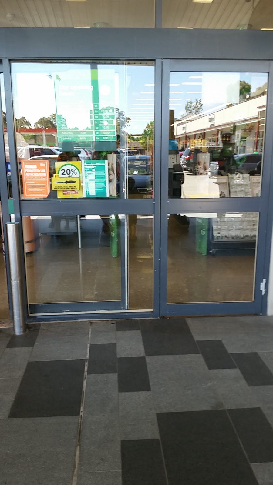 Woolworths Tahmoor | supermarket | 117 Remembrance Driveway &, Thirlmere Way, Tahmoor NSW 2573, Australia | 0246776200 OR +61 2 4677 6200