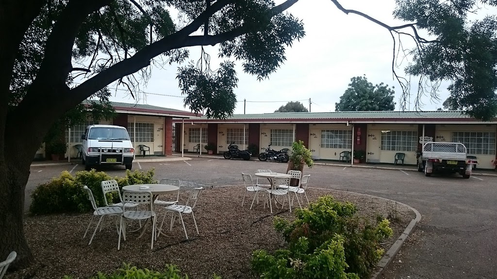 County Lodge Motel | lodging | 25 Main St, West Wyalong NSW 2671, Australia | 0269722411 OR +61 2 6972 2411